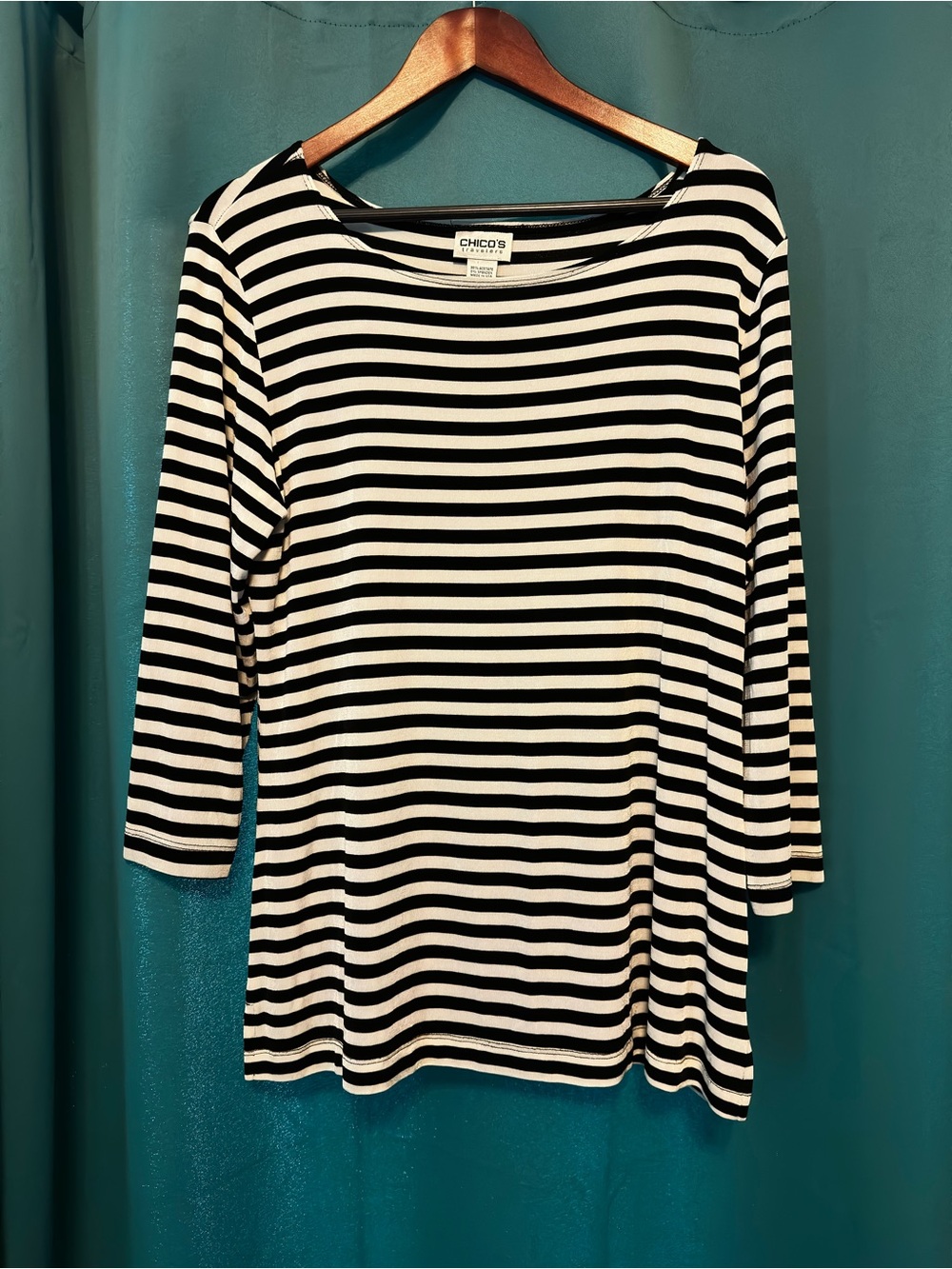 Chico’s Travelers black & white top perfect wrinkle-resistant.  Chico’’s size 2